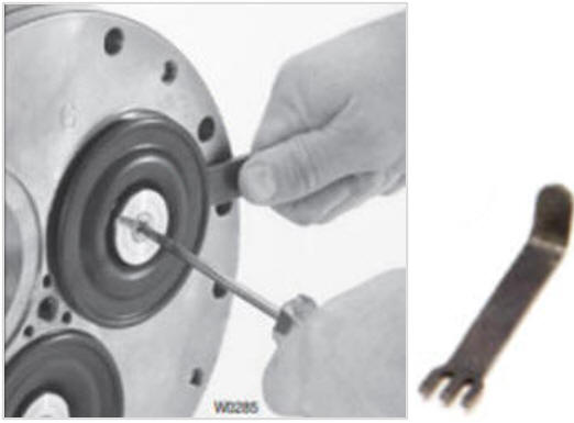 Valve plunger holder tool